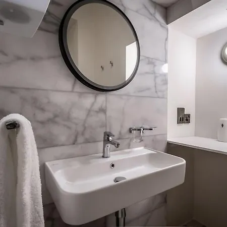Exquisite Unit - Cozy One Bedroom Apt In