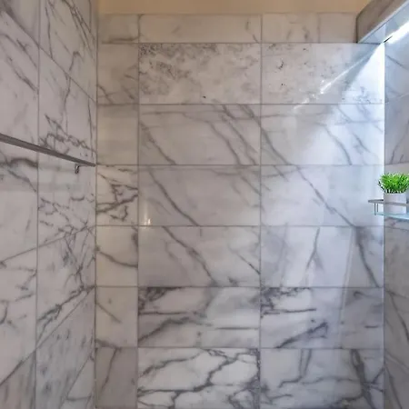 Apartment Exquisite Unit - Cozy One Bedroom Apt In *